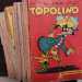 Volumi che il signore acquista in edicola e nei negozietti dellusato, ma soprattutto alle fiere di settore, nelle quali  possibile trovare veri e propri cimeli. Come il Topolino numero 101, pubblicato nellottobre del 1954, che rappresenta il pezzo pi antico della sua collezione